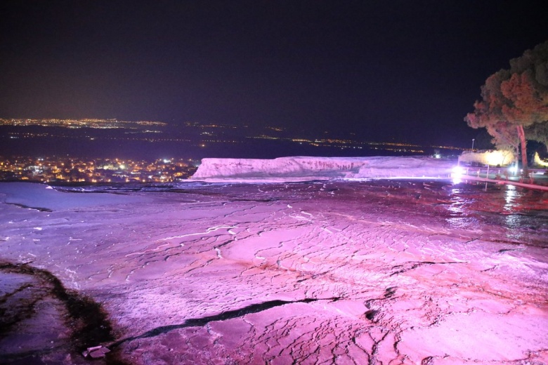 Pamukkale ve Hierapolis Antik Kenti'den gece manzaraları