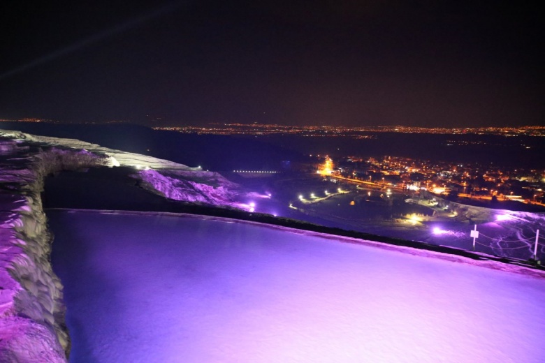 Pamukkale ve Hierapolis Antik Kenti'den gece manzaraları