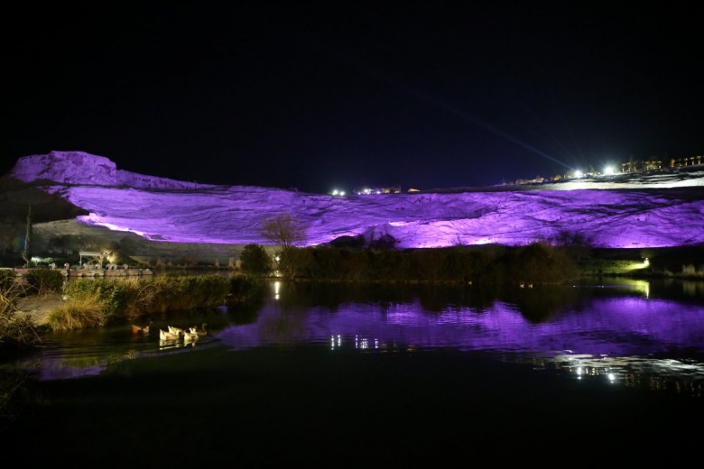 Pamukkale ve Hierapolis Antik Kenti'den gece manzaraları