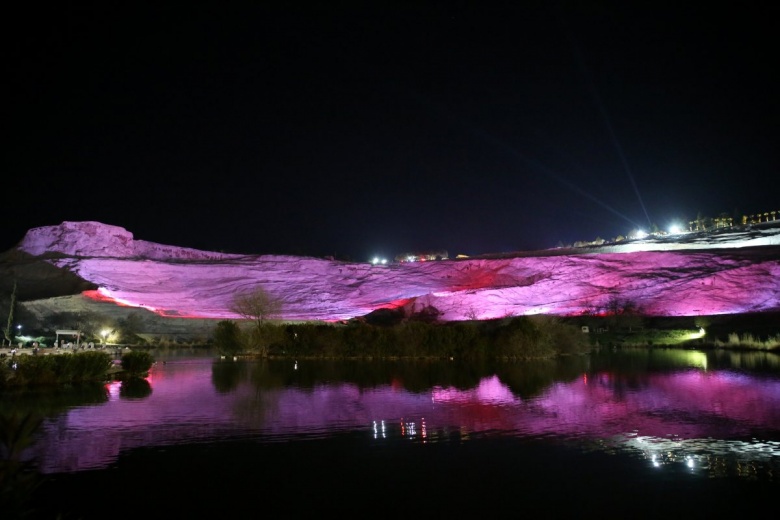 Pamukkale ve Hierapolis Antik Kenti'den gece manzaraları