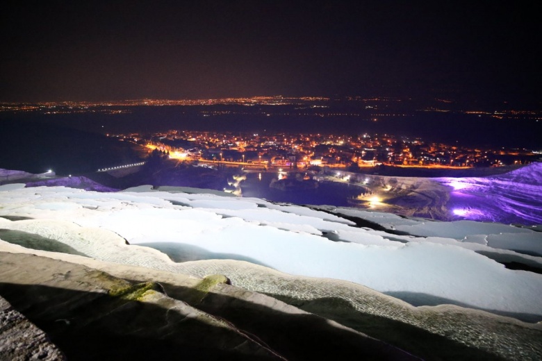 Pamukkale ve Hierapolis Antik Kenti'den gece manzaraları