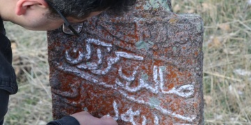 Çakırının tarihi mezar taşları tek tek okunarak kayıt altına alınıyor