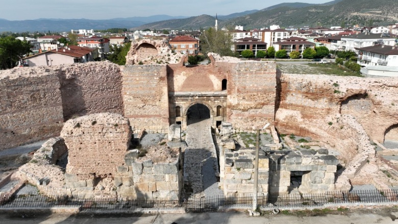 İznik Roma Tiyatrosu restorasyonu tamamlanarak ziyarete açıldı