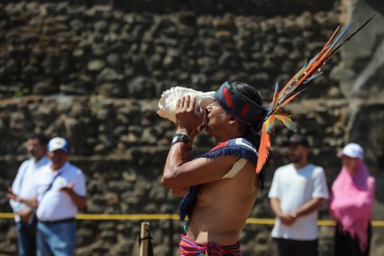 Tazumal Arkeoloji Parkı'nda, El Salvador'un ilkbahar ekinoksunu karşılama ritüeli