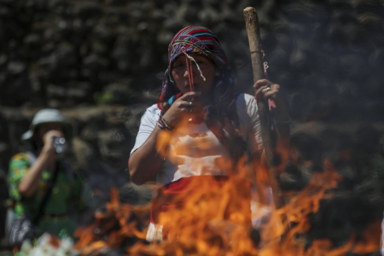 Tazumal Arkeoloji Parkı'nda, El Salvador'un ilkbahar ekinoksunu karşılama ritüeli