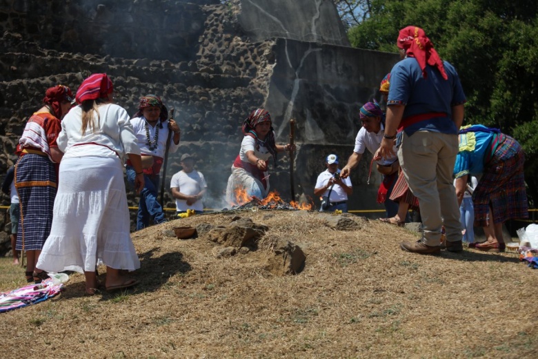 Tazumal Arkeoloji Parkı'nda, El Salvador'un ilkbahar ekinoksunu karşılama ritüeli