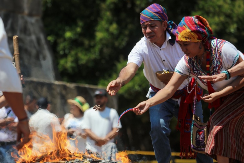 Tazumal Arkeoloji Parkı'nda, El Salvador'un ilkbahar ekinoksunu karşılama ritüeli