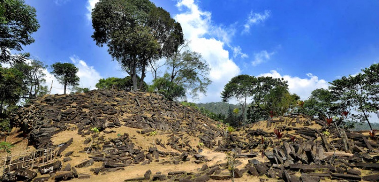 Gunung Padang dağının 27.000 yıllık piramit olduğunu savunan makale geri çekildi