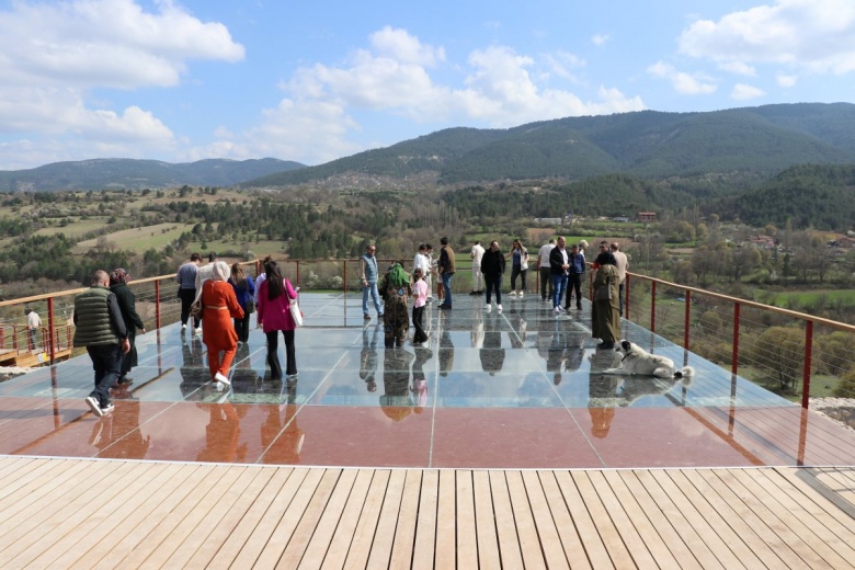 Hadrianopolis Antik Kenti'ndeki hamam cam terasla gezilebilir hale geldi