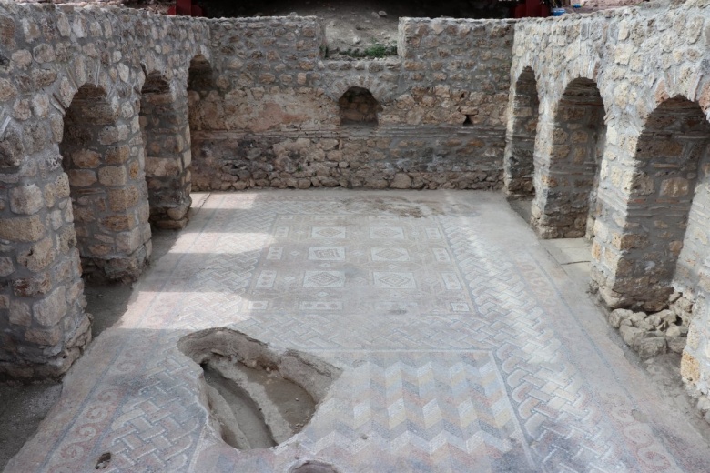 Hadrianopolis Antik Kenti'ndeki hamam cam terasla gezilebilir hale geldi