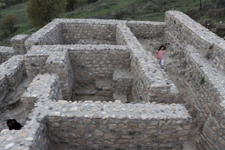 Hadrianopolis Antik Kenti'ndeki hamam cam terasla gezilebilir hale geldi
