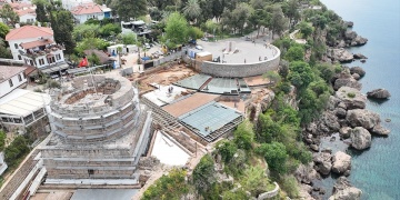 Antalyada Hıdırlık Kulesi arkeoloji kazılarında sütunlu bir yapı gün yüzüne çıkarıldı
