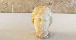 Nazillide kaçak kazıda 2 bin yılık heykel başı bulan defineci suçüstü yakalandı