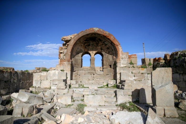 Karadağ'daki Binbir Kilise bölgesinde yeni kiliseler ve lahitler bulundu