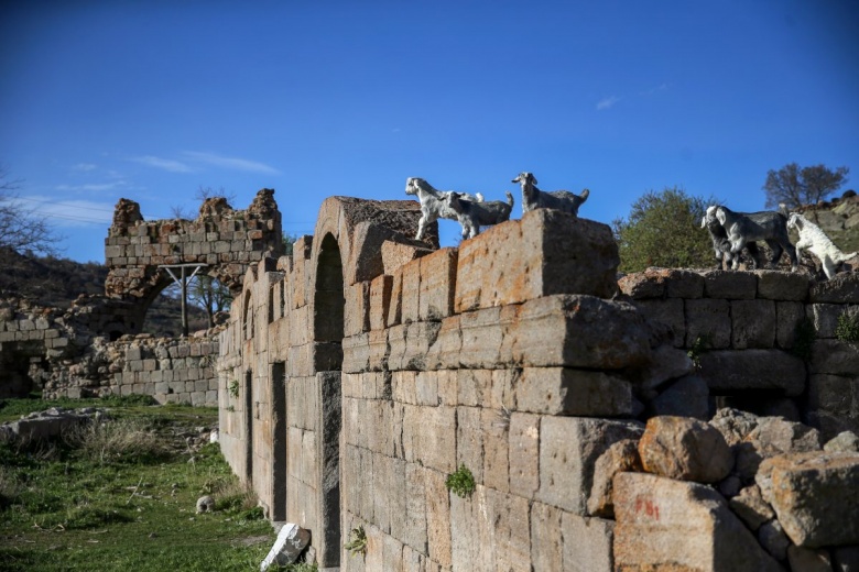 Karadağ'daki Binbir Kilise bölgesinde yeni kiliseler ve lahitler bulundu