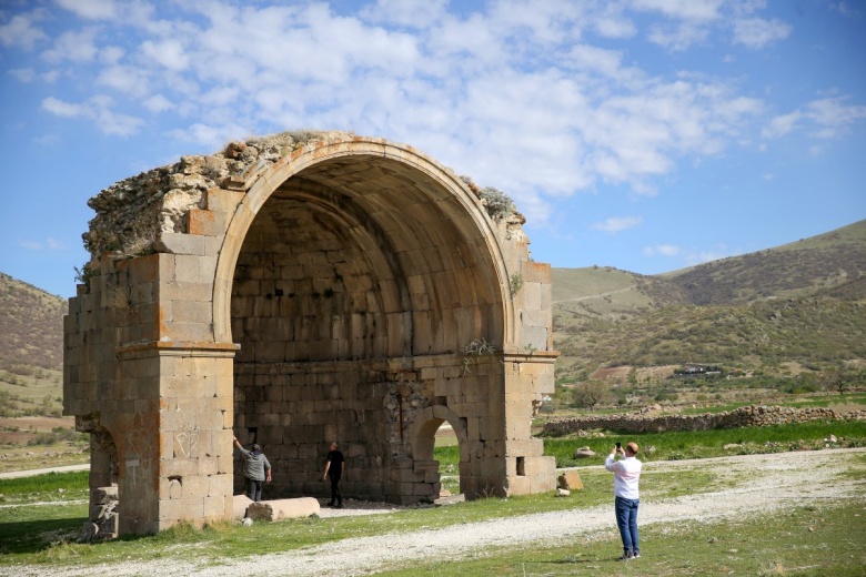 Karadağ'daki Binbir Kilise bölgesinde yeni kiliseler ve lahitler bulundu