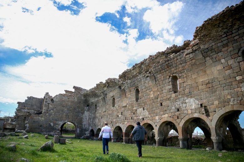 Karadağ'daki Binbir Kilise bölgesinde yeni kiliseler ve lahitler bulundu