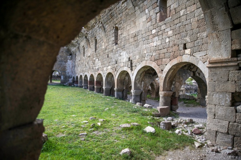 Karadağ'daki Binbir Kilise bölgesinde yeni kiliseler ve lahitler bulundu