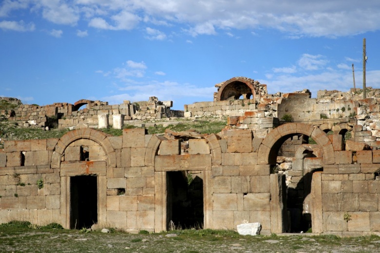 Karadağ'daki Binbir Kilise bölgesinde yeni kiliseler ve lahitler bulundu