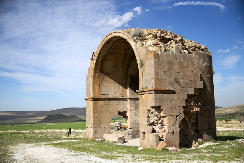 Karadağ'daki Binbir Kilise bölgesinde yeni kiliseler ve lahitler bulundu