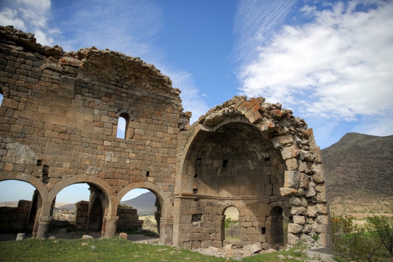 Karadağ'daki Binbir Kilise bölgesinde yeni kiliseler ve lahitler bulundu