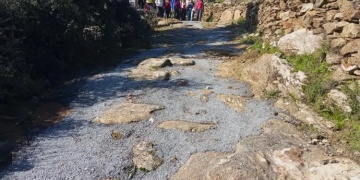 Alinda Antik Kentinin 2500 yıllık yoluna asfalt döküldü. Kurul kararı ile temizlenecek