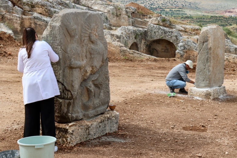 Gerger'de köylülerin bulduğu 2 bin yıllık anıt ve kitabenin restorasyonu tamamlandı