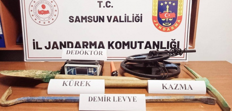 Samsun'daki Akalan Kalesi'nde kaçak kazı yapan 5 defineci yakalandı