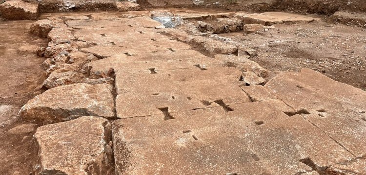 Muğla'da temelinde tarihi kalıntılar bulunan inşaat arkeolojik kazı alanına dönüştü
