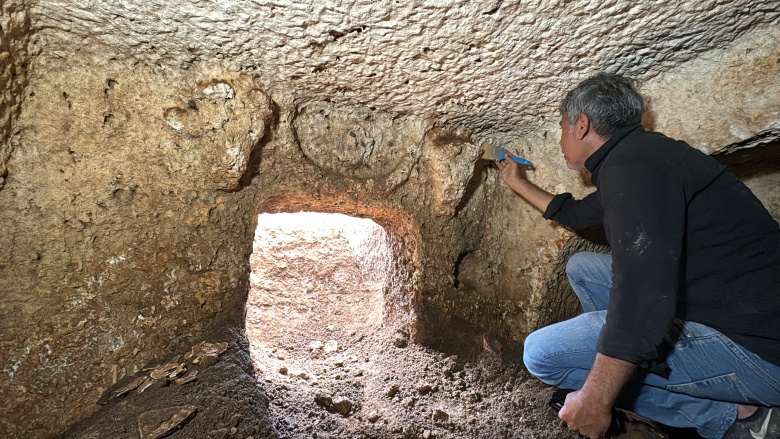 Arkeologlar Tharsa Antik Kenti'nde Roma dönemine ait bir oda mezar buldular