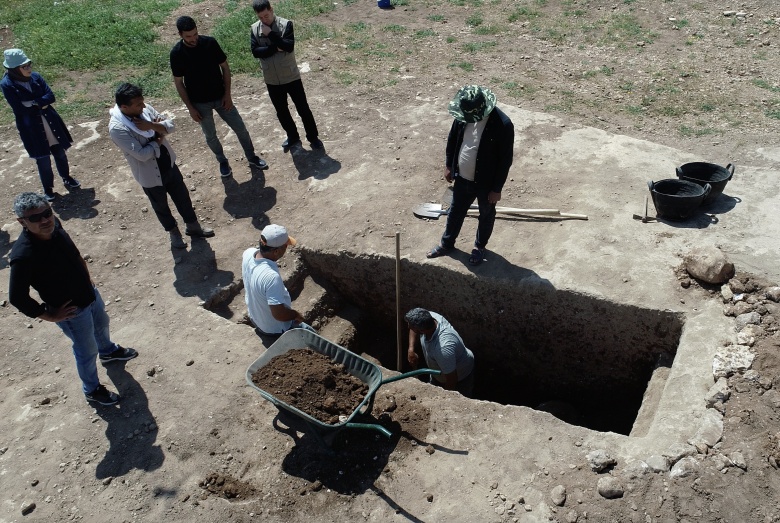 Arkeologlar Tharsa Antik Kenti'nde Roma dönemine ait bir oda mezar buldular