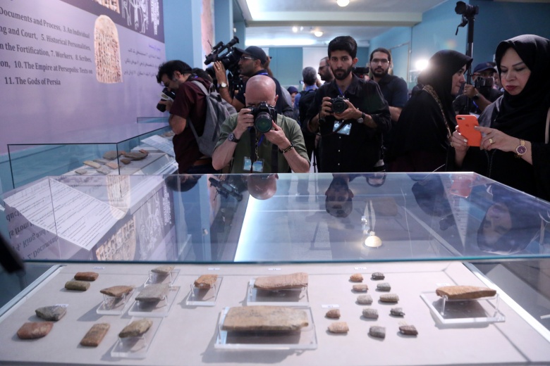 İran'ın ABD'den geri alabildiği 162 tarihi eser Tahran'daki İran Ulusal Müzesi'nde sergilendi