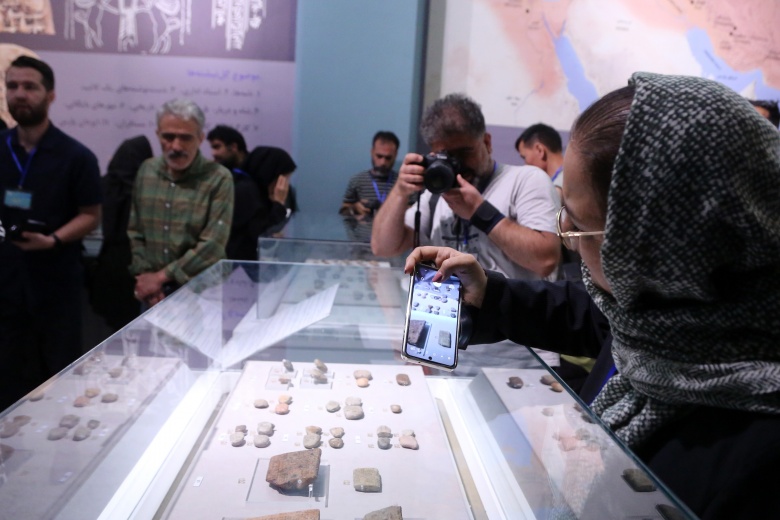 İran'ın ABD'den geri alabildiği 162 tarihi eser Tahran'daki İran Ulusal Müzesi'nde sergilendi