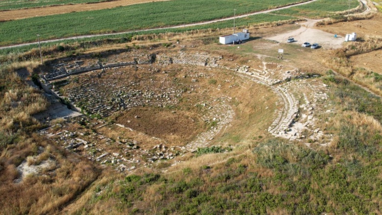 Adana'da restore edilecek Magarsus Antik Tiyatrosunda hazırlıklar sürüyor