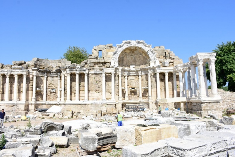 Yeni bulunan ilham perisi Kalliope mozaiği ve Side Anti Kenti'nin fotoğrafları