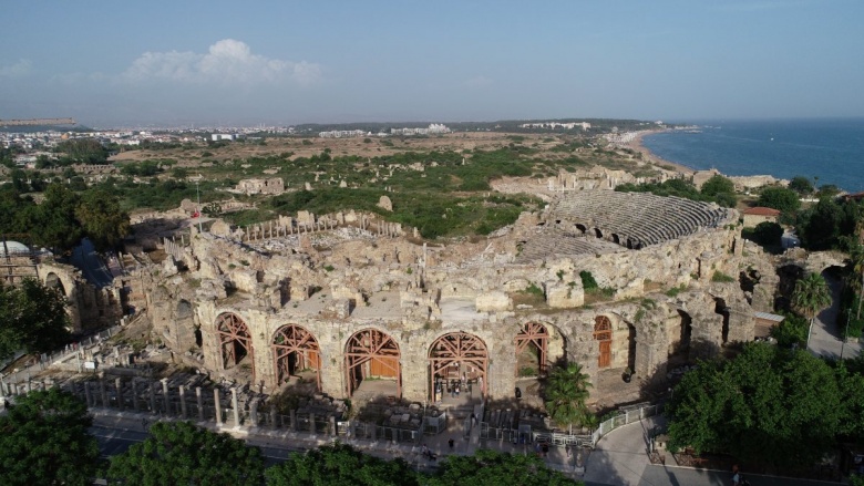 Yeni bulunan ilham perisi Kalliope mozaiği ve Side Anti Kenti'nin fotoğrafları