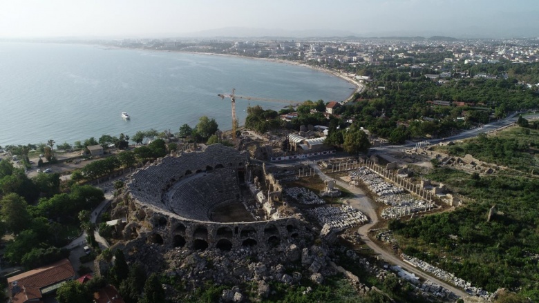 Yeni bulunan ilham perisi Kalliope mozaiği ve Side Anti Kenti'nin fotoğrafları