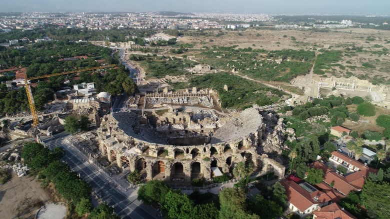 Yeni bulunan ilham perisi Kalliope mozaiği ve Side Anti Kenti'nin fotoğrafları