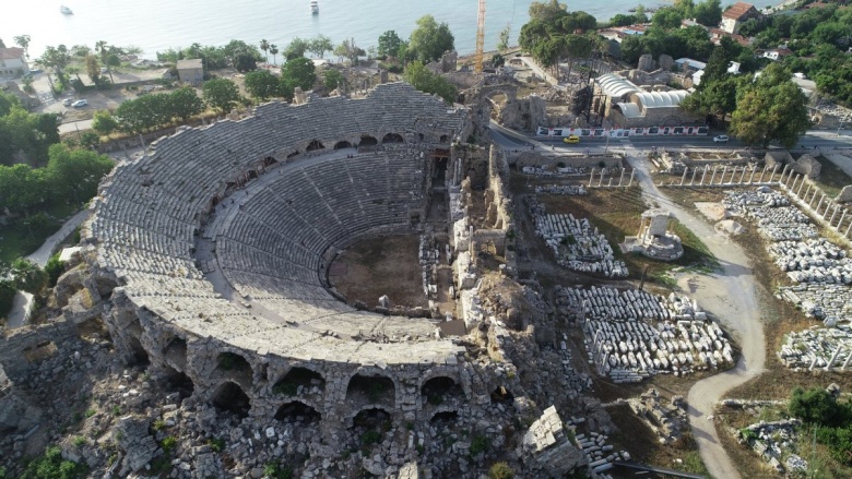 Yeni bulunan ilham perisi Kalliope mozaiği ve Side Anti Kenti'nin fotoğrafları