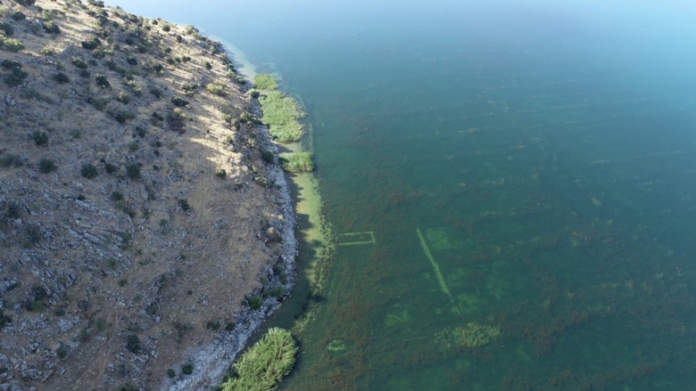 Göl suları çekildikçe, Selçuklu sarayı Kubadabad'ın çevresindeki yapılar açığa çıktı