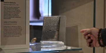 Mısırlı Türkologlar Anadolu Medeniyetleri Müzesindeki 3300 yıllık mektubu inceledi