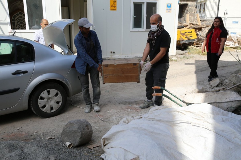 Restorasyonu süren Hadım Ali Paşa Camisi çalınan çinilerine yeniden kavuşuyor