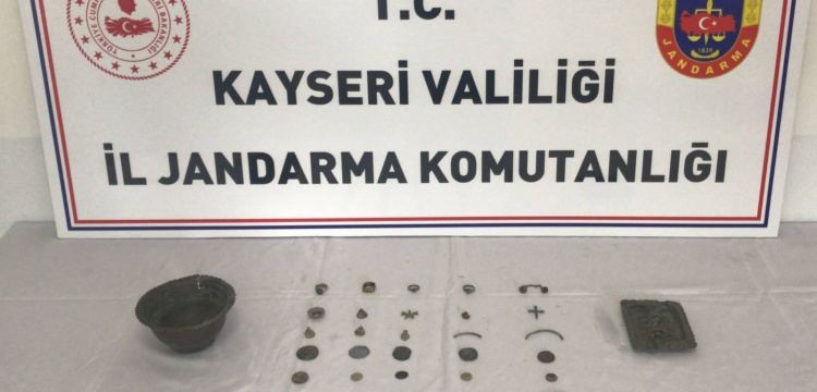 Kayseri'deki tarihi eser operasyonunda 14 sikke, 15 obje ve 4 yüzük yakalandı