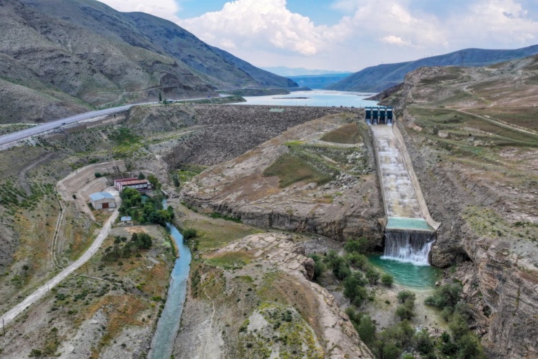 Van'daki Zernek Barajı'nın yapay şelalesi