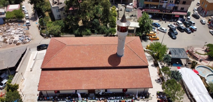 Osmaniye'de restorasyonu biten  tarihi Ağcabey camisi ibadete açıldı