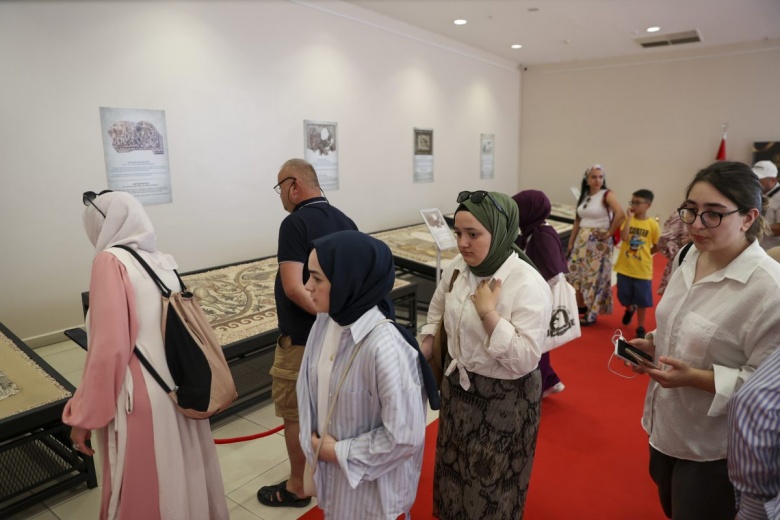 Hatay Arkeoloji Müzesi'nin Zeugma Mozaik Müzesi'nde sergilenen eserleri ilgi çekiyor