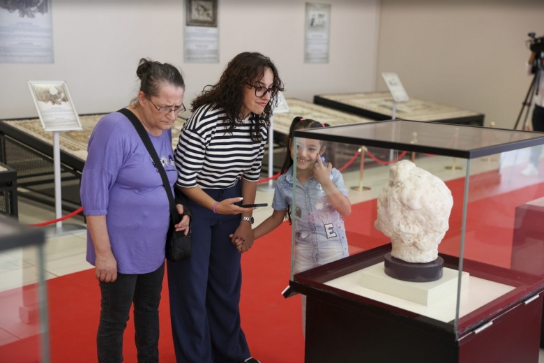 Hatay Arkeoloji Müzesi'nin Zeugma Mozaik Müzesi'nde sergilenen eserleri ilgi çekiyor