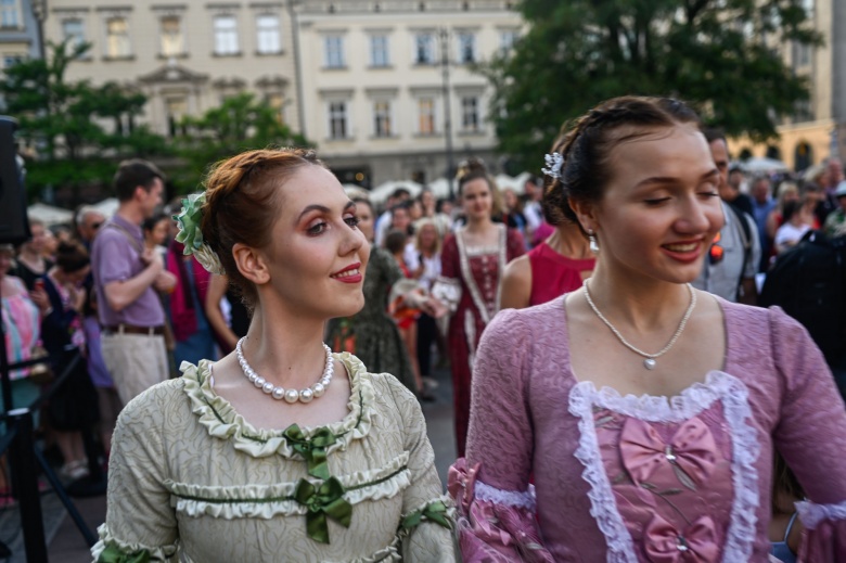 Polonya'da Avrupa'nın en büyük dans festivali “Cracovia Danza Saray Dansları Festivali