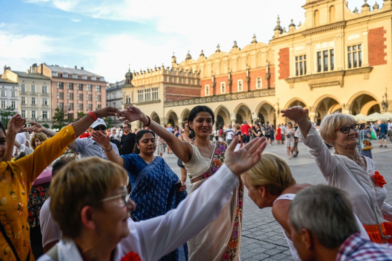 Polonya'da Avrupa'nın en büyük dans festivali “Cracovia Danza Saray Dansları Festivali