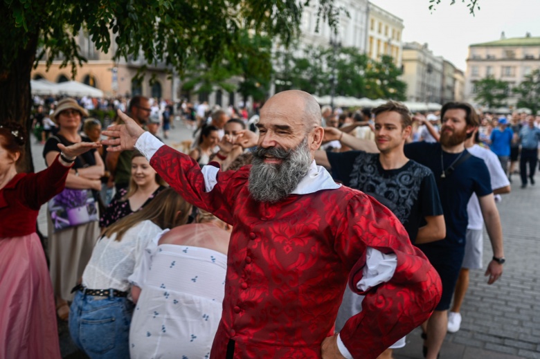 Polonya'da Avrupa'nın en büyük dans festivali “Cracovia Danza Saray Dansları Festivali